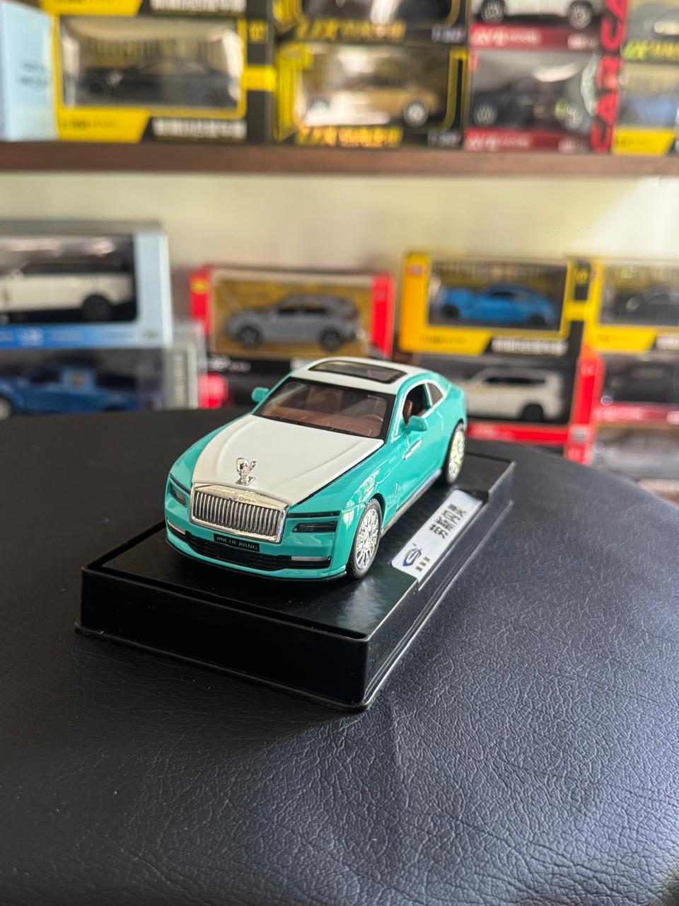 Diecast Model Car 1:32 Rolls Royce Specter with Sound and Light Pullback Decorate Ornament Doors Open Metal Car Model Toys