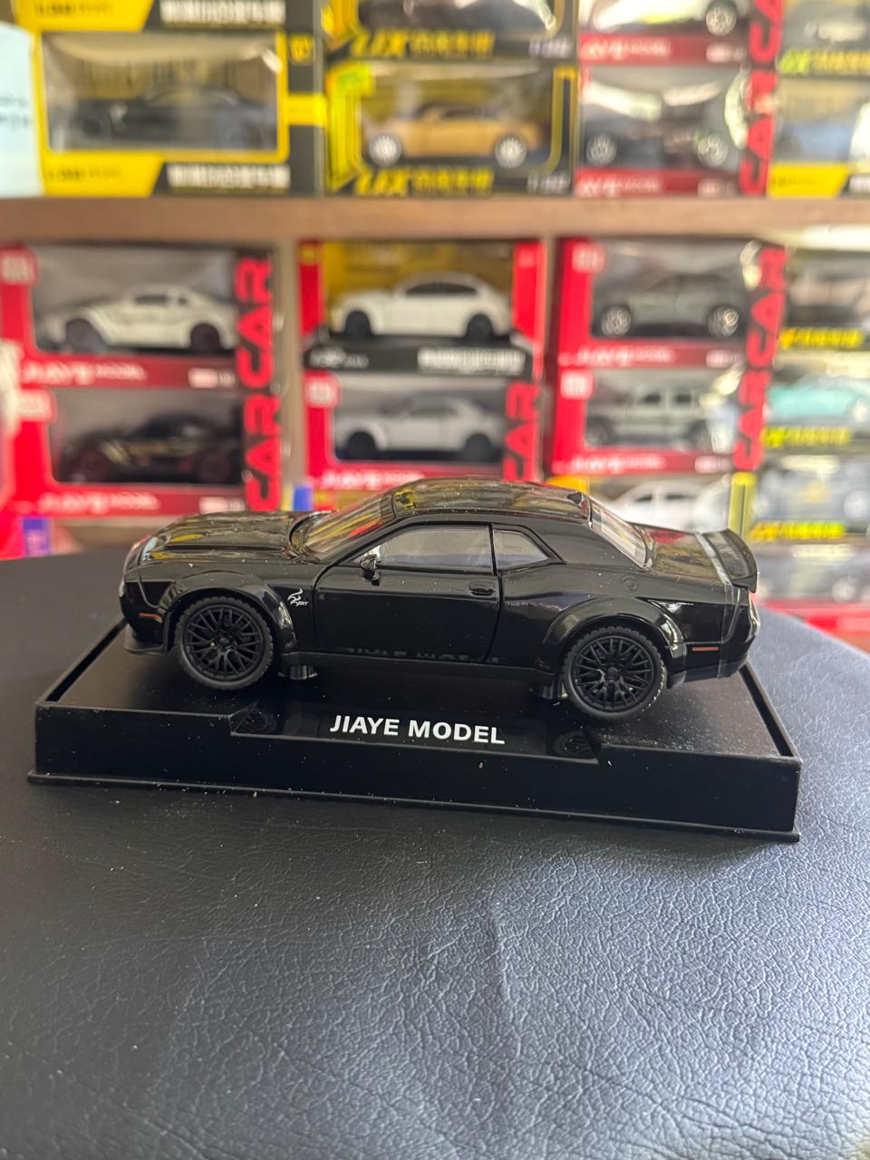 Diecast Model Car 1:32 Challenger Charge SRT Alloy Car with Shock Absorber Simulation Sound and Light Pullback Decorate Ornament Doors Open Metal Car Model Toys