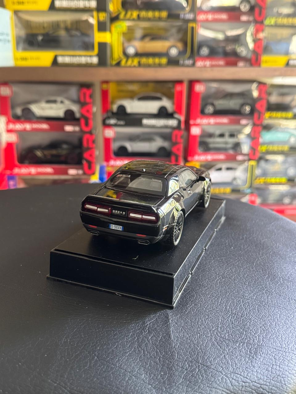 Diecast Model Car 1:32 Challenger Charge SRT Alloy Car with Shock Absorber Simulation Sound and Light Pullback Decorate Ornament Doors Open Metal Car Model Toys