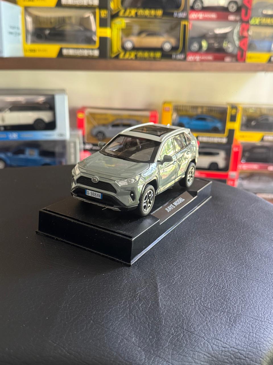 Diecast Model Car 1:32 TOYOTA RAV-4 Alloy Car with Sound and Light Pullback Decorate Ornament Doors Open Metal Car Model Toys
