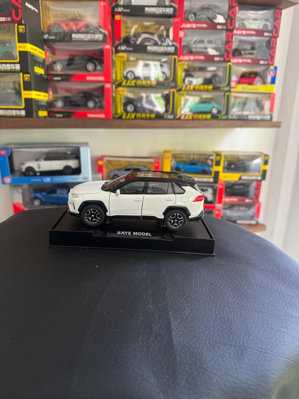 Diecast Model Car 1:32 TOYOTA RAV-4 Alloy Car with Sound and Light Pullback Decorate Ornament Doors Open Metal Car Model Toys