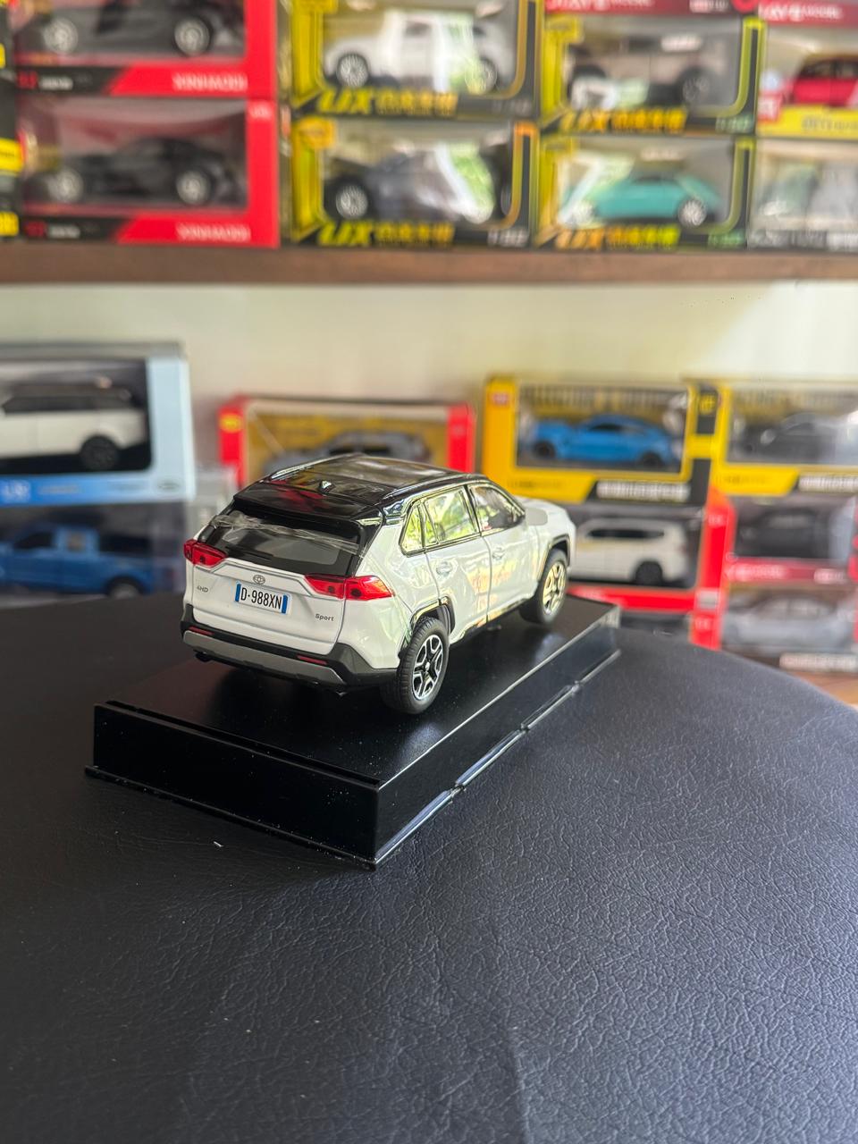 Diecast Model Car 1:32 TOYOTA RAV-4 Alloy Car with Sound and Light Pullback Decorate Ornament Doors Open Metal Car Model Toys