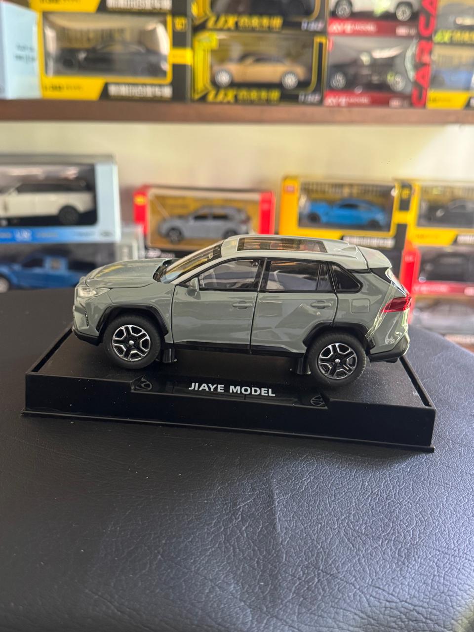Diecast Model Car 1:32 TOYOTA RAV-4 Alloy Car with Sound and Light Pullback Decorate Ornament Doors Open Metal Car Model Toys