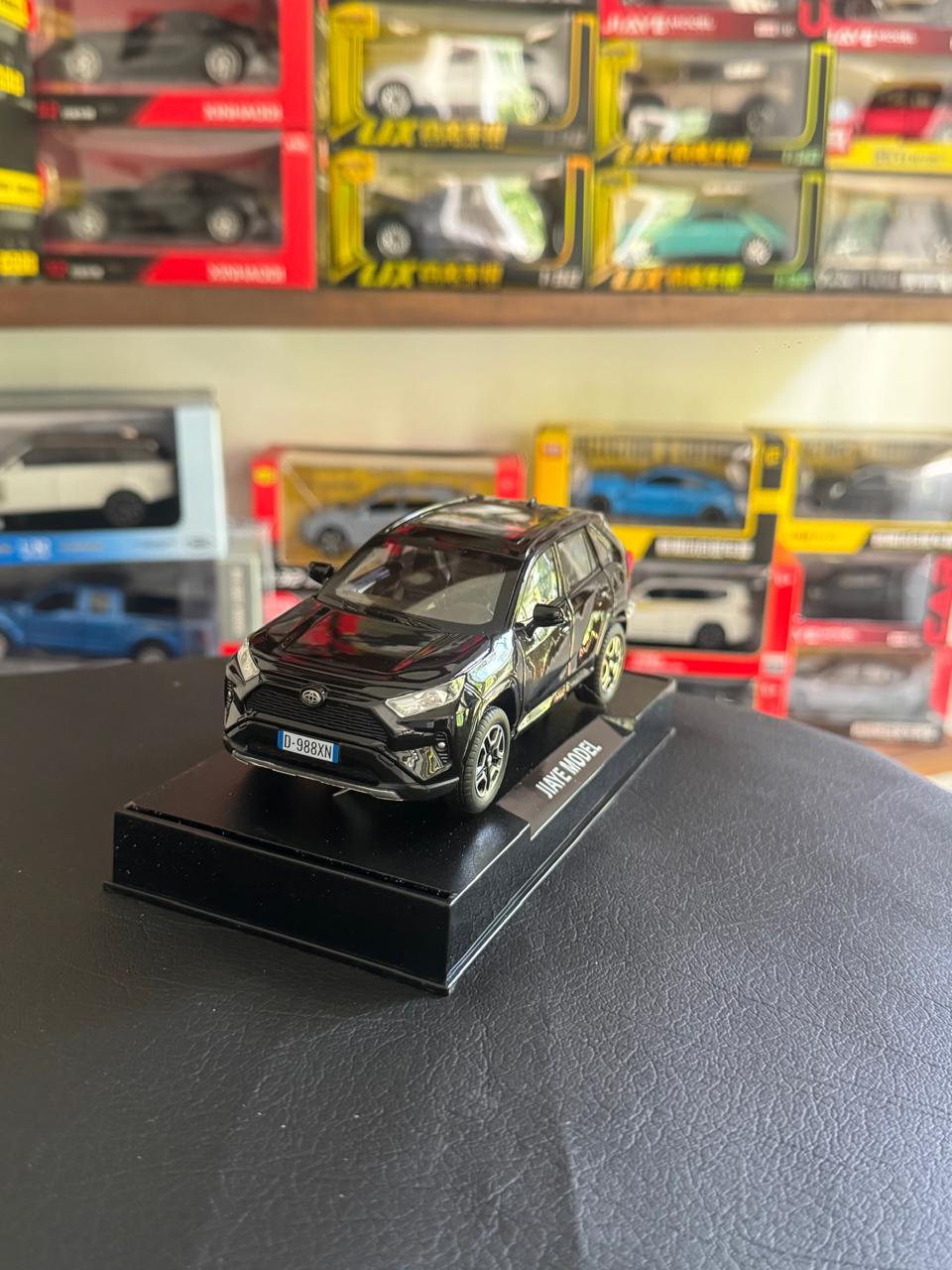 Diecast Model Car 1:32 TOYOTA RAV-4 Alloy Car with Sound and Light Pullback Decorate Ornament Doors Open Metal Car Model Toys