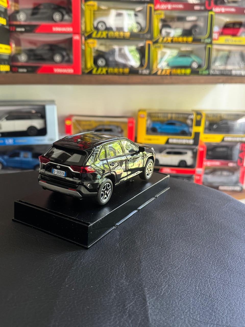 Diecast Model Car 1:32 TOYOTA RAV-4 Alloy Car with Sound and Light Pullback Decorate Ornament Doors Open Metal Car Model Toys