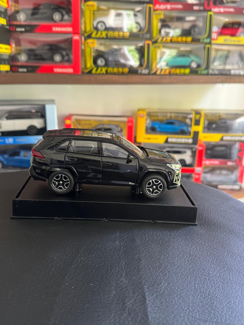 Diecast Model Car 1:32 TOYOTA RAV-4 Alloy Car with Sound and Light Pullback Decorate Ornament Doors Open Metal Car Model Toys