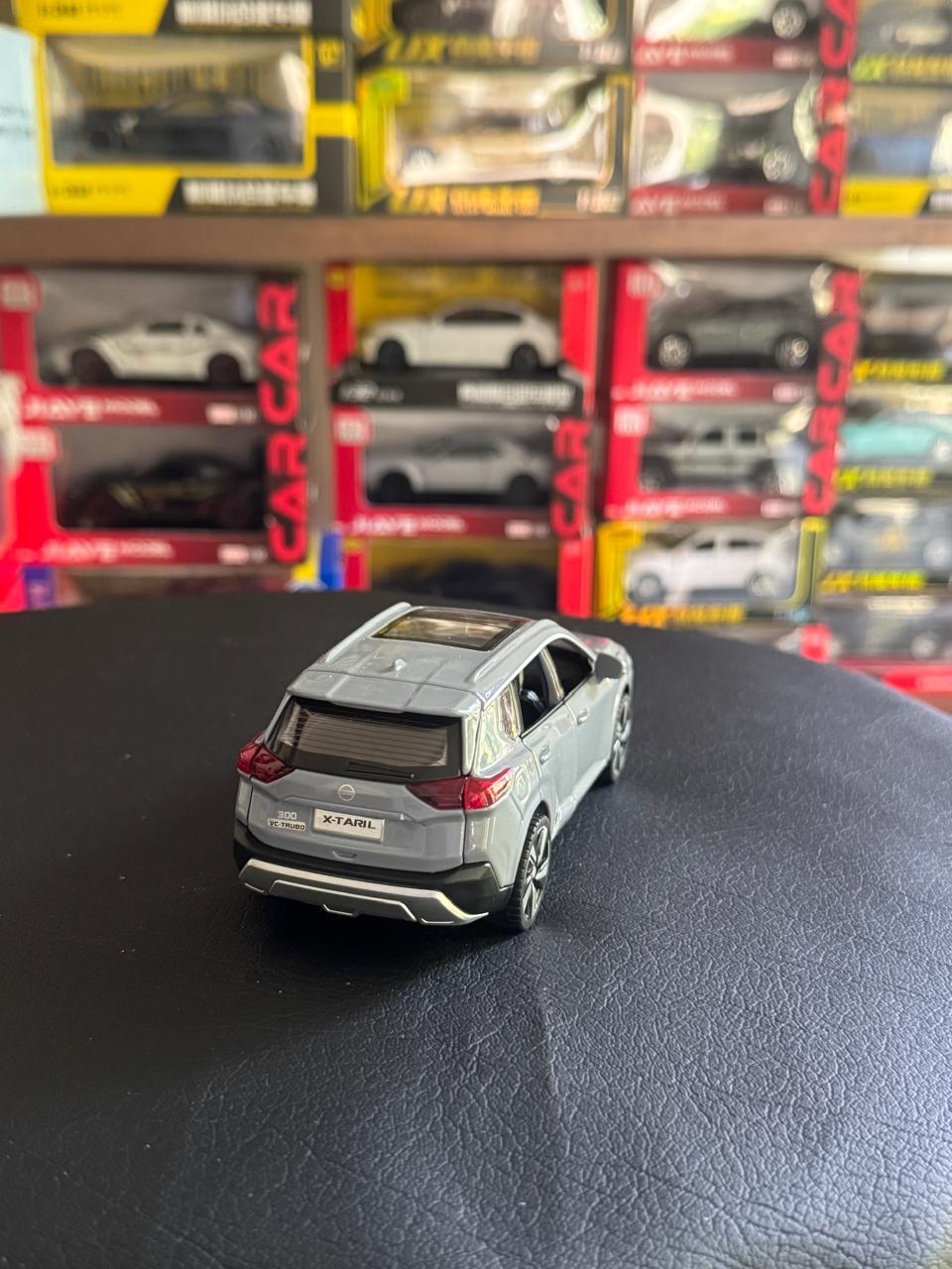 Diecast Model Car 1:32 Nissan X-Trail Alloy Car with Sound and Light Pullback Decorate Ornament Doors Open Metal Car Model Toys